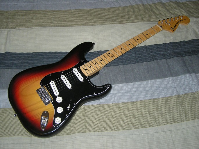 1976 FENDER Stratocaster